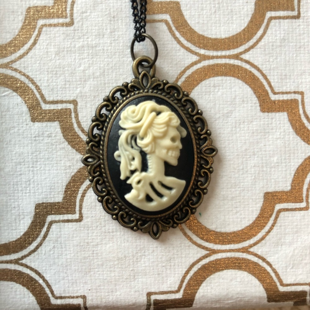 Cameo skeleton woman necklace